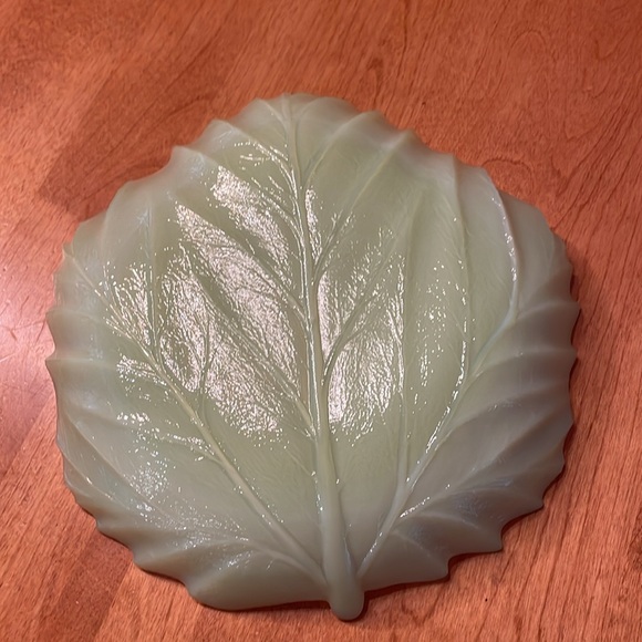 Vintage green leaf glass dish - Picture 3 of 3